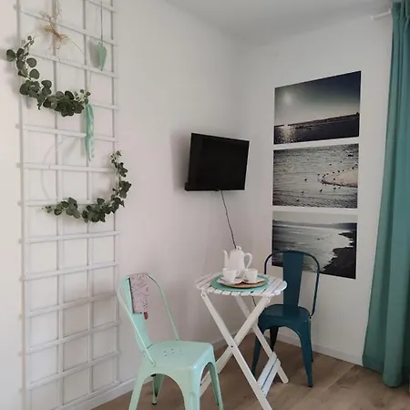 ラグジュアリーテント Dla Dwojga W Zacisznej Czesci Sopotu Z Lazienka Wspolna Dla Dwoch Pokoi ソポト